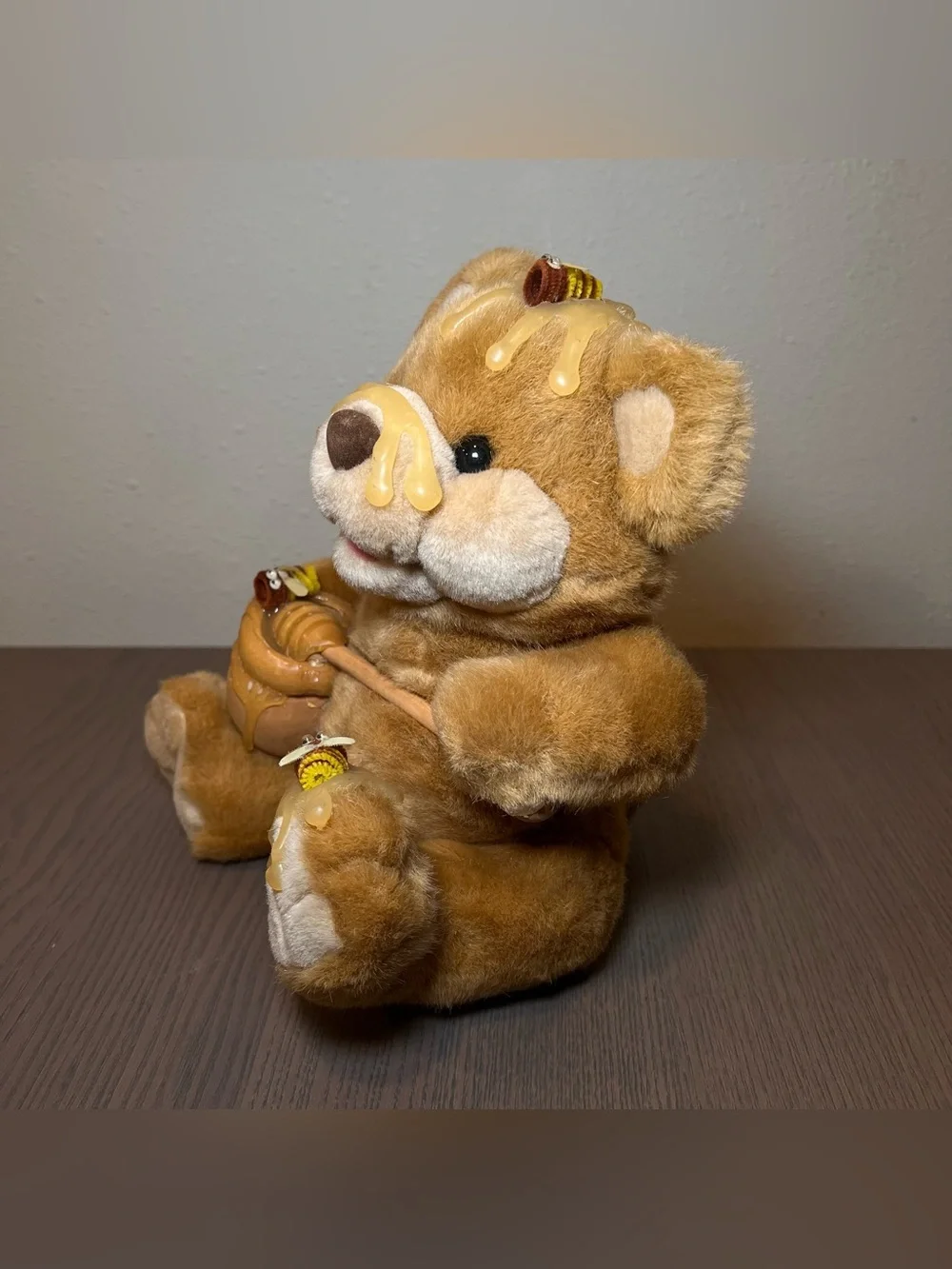 VINTAGE KELLYTOY HONEYBEE TEDDY BEAR MEL PLUSH DRIPPING HONEY POT STUFFED ANIMAL